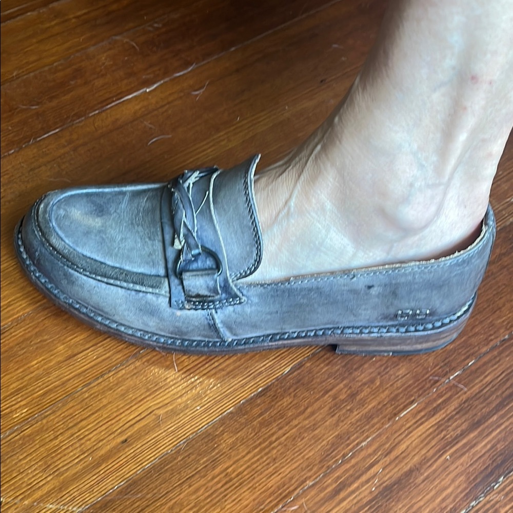 Bed Stu Gray Flats with Moccasin Toe and Slip-On Design - Picture 3 of 5